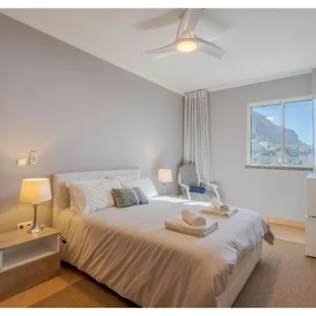 Charming 9 On Beach Apartment